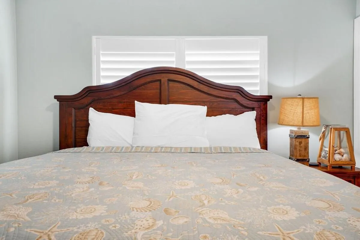 Calypso 2201E 3Br 3Ba Corner Unit 2 Sets Of Beach Chairs Panama City Beach 0*,  United States